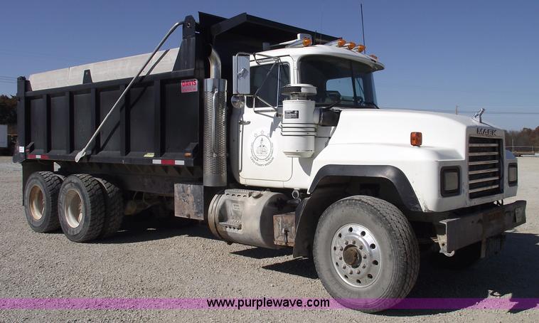 image for item C5716 1999 Mack RD688S dump truck