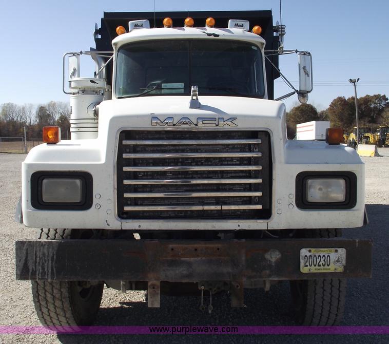 image for item C5716 1999 Mack RD688S dump truck