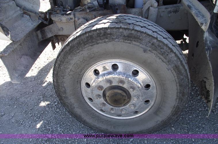 image for item C5716 1999 Mack RD688S dump truck