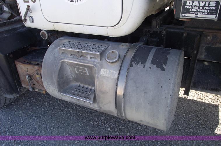 image for item C5716 1999 Mack RD688S dump truck