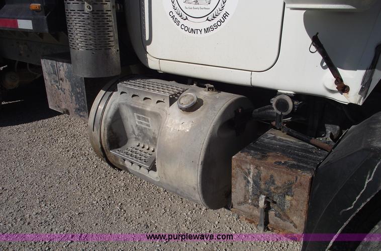 image for item C5716 1999 Mack RD688S dump truck