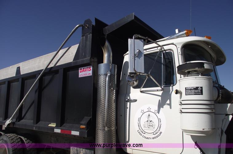 image for item C5716 1999 Mack RD688S dump truck