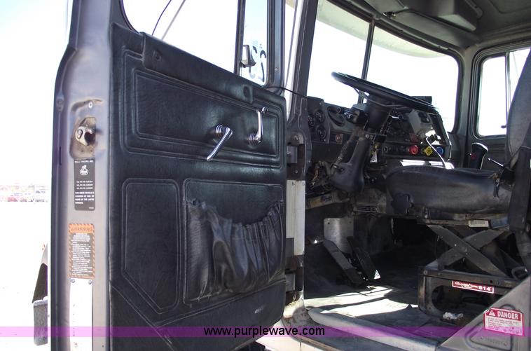 image for item C5716 1999 Mack RD688S dump truck