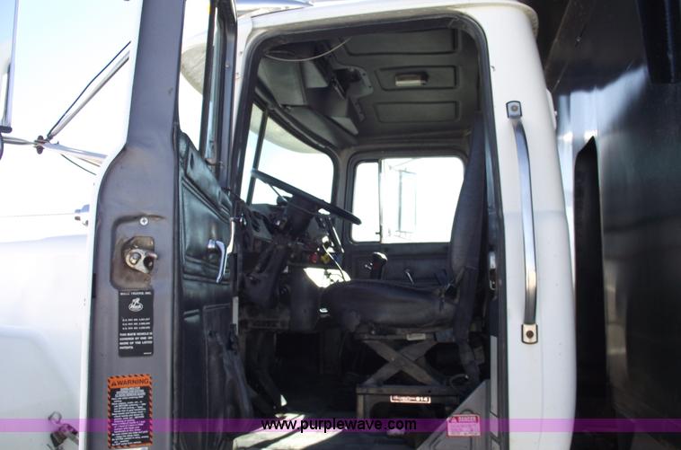 image for item C5716 1999 Mack RD688S dump truck