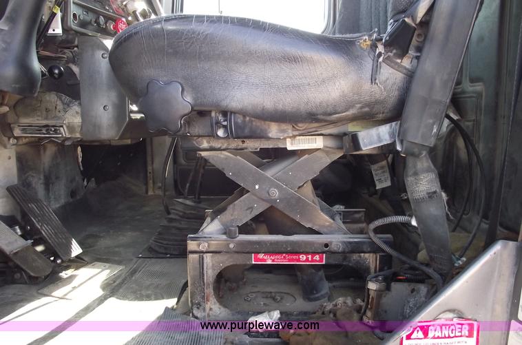 image for item C5716 1999 Mack RD688S dump truck