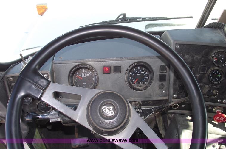 image for item C5716 1999 Mack RD688S dump truck