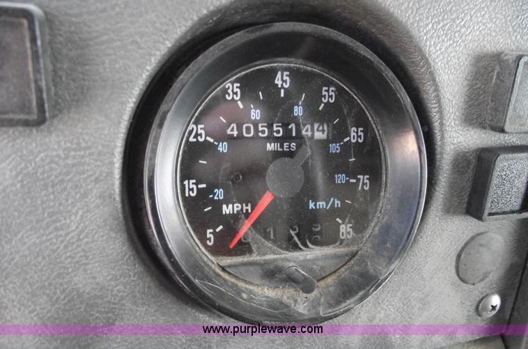 image for item C5716 1999 Mack RD688S dump truck