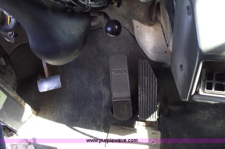 image for item C5716 1999 Mack RD688S dump truck