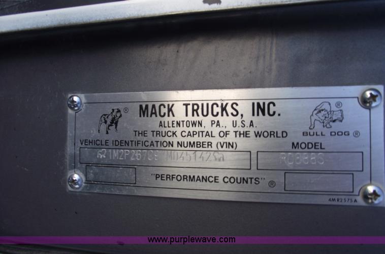 image for item C5716 1999 Mack RD688S dump truck