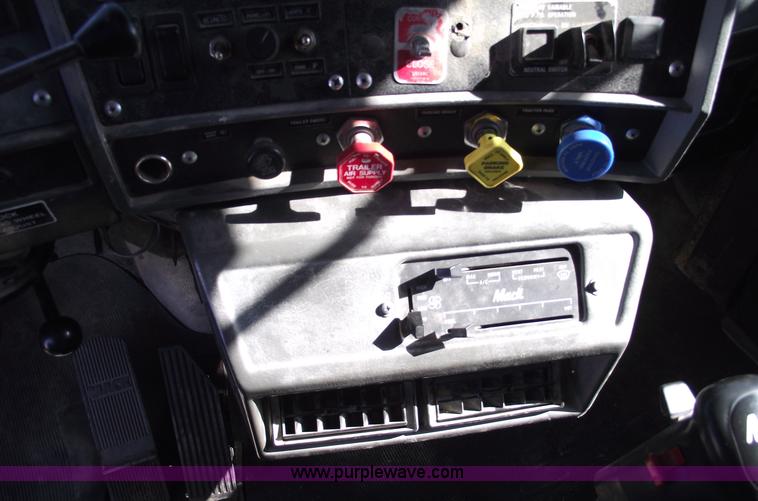 image for item C5716 1999 Mack RD688S dump truck