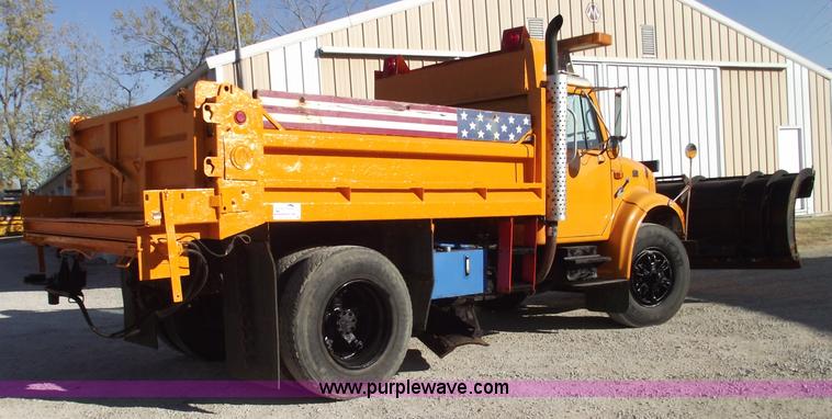 image for item C5717 1997 International 4900 dump truck
