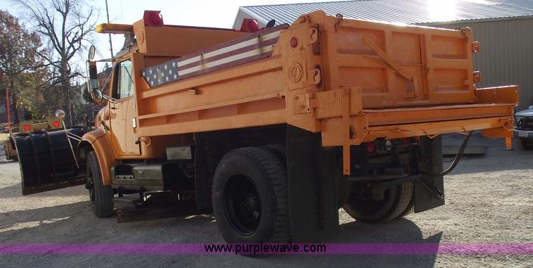 image for item C5717 1997 International 4900 dump truck