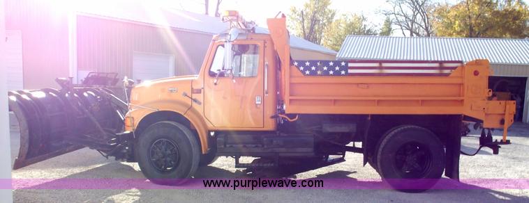 image for item C5717 1997 International 4900 dump truck