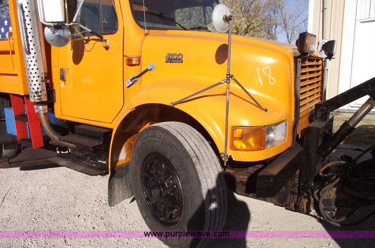 image for item C5717 1997 International 4900 dump truck