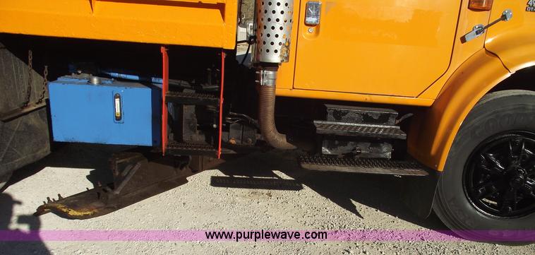 image for item C5717 1997 International 4900 dump truck