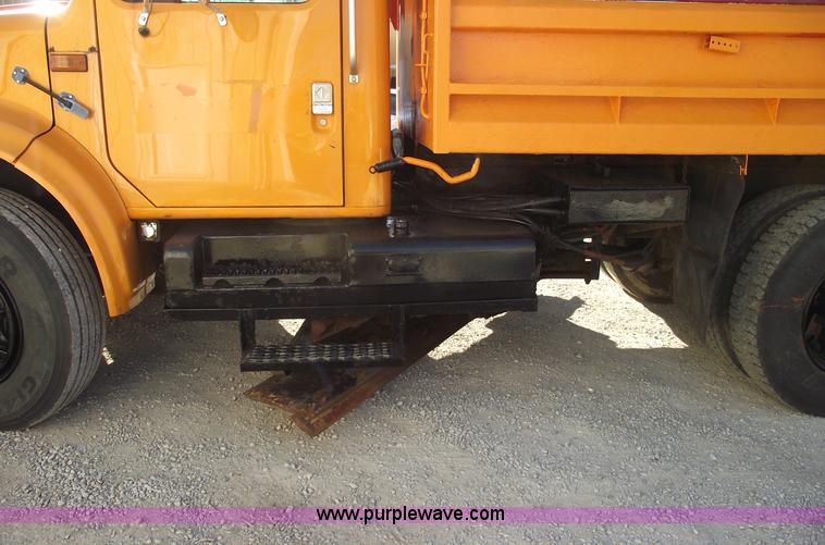 image for item C5717 1997 International 4900 dump truck
