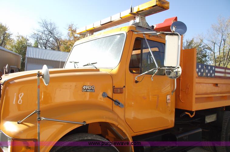 image for item C5717 1997 International 4900 dump truck