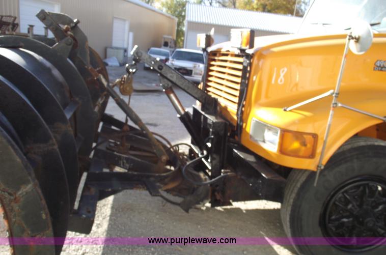 image for item C5717 1997 International 4900 dump truck