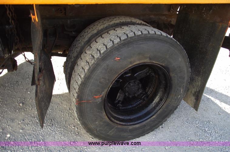 image for item C5717 1997 International 4900 dump truck