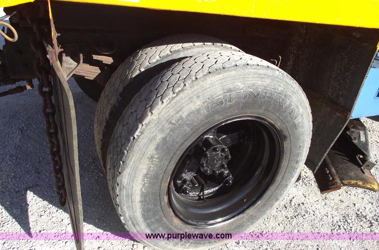 image for item C5717 1997 International 4900 dump truck