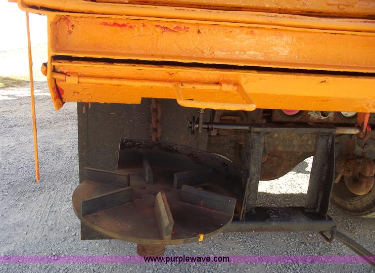 image for item C5717 1997 International 4900 dump truck