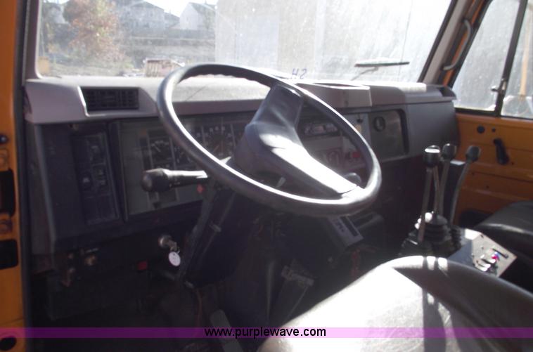 image for item C5717 1997 International 4900 dump truck