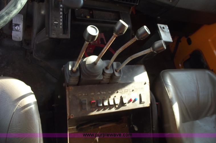 image for item C5717 1997 International 4900 dump truck