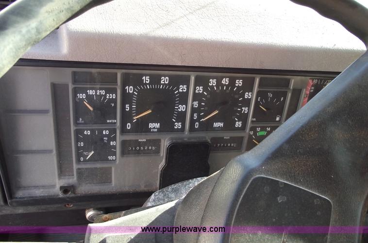 image for item C5717 1997 International 4900 dump truck