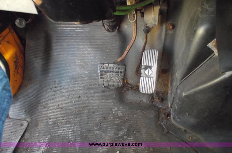 image for item C5717 1997 International 4900 dump truck