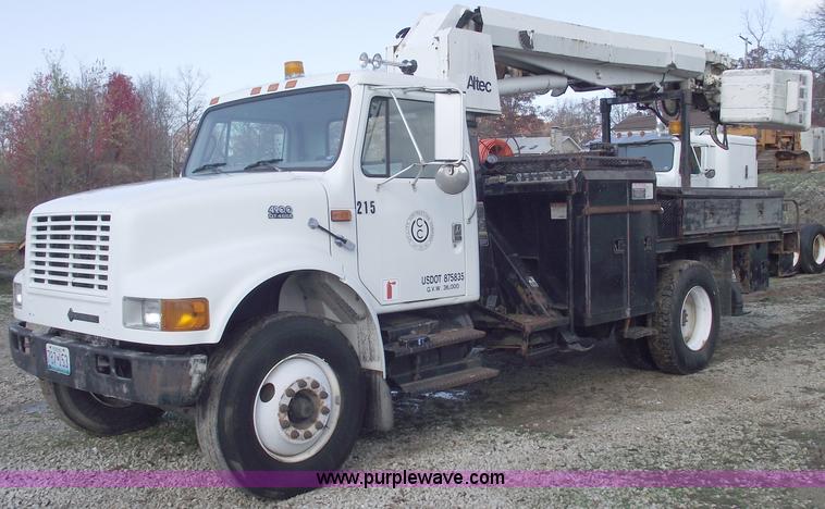 image for item C5752 1998 International 4900 bucket/auger truck
