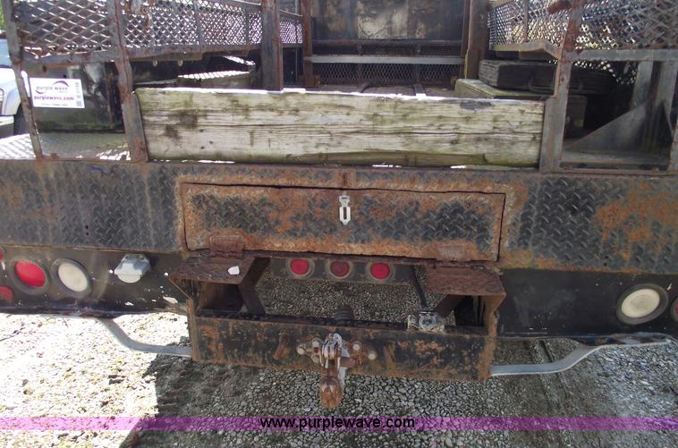 image for item C5752 1998 International 4900 bucket/auger truck