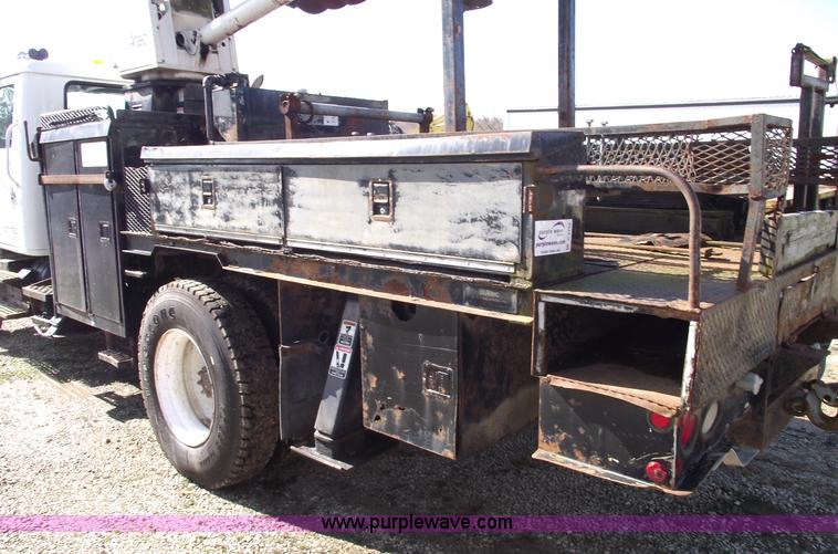 image for item C5752 1998 International 4900 bucket/auger truck