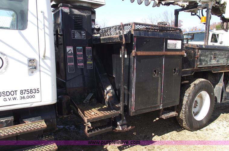 image for item C5752 1998 International 4900 bucket/auger truck