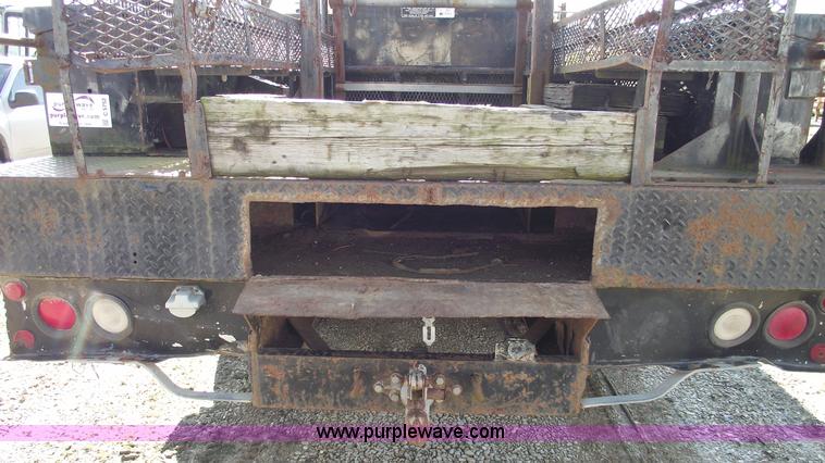 image for item C5752 1998 International 4900 bucket/auger truck