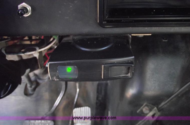 image for item C5752 1998 International 4900 bucket/auger truck