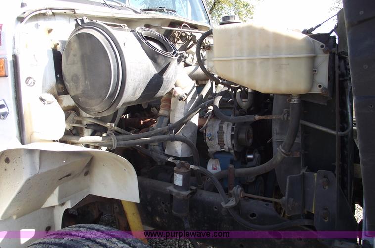 image for item C5752 1998 International 4900 bucket/auger truck