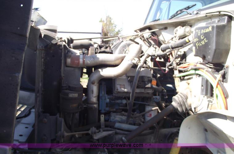 image for item C5752 1998 International 4900 bucket/auger truck