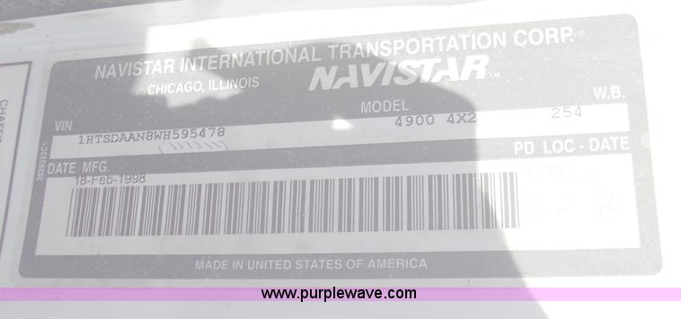 image for item C5752 1998 International 4900 bucket/auger truck