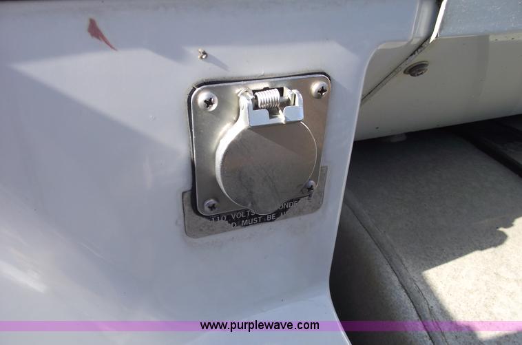 image for item C5753 1993 International 9400 Eagle semi truck