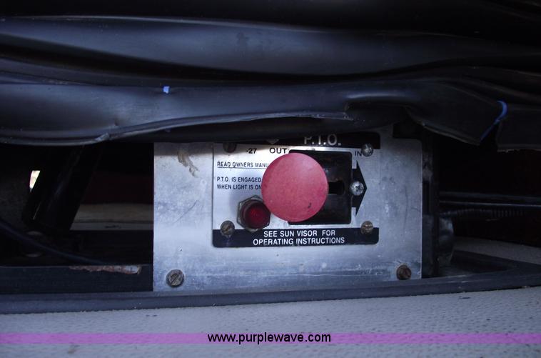 image for item C5753 1993 International 9400 Eagle semi truck