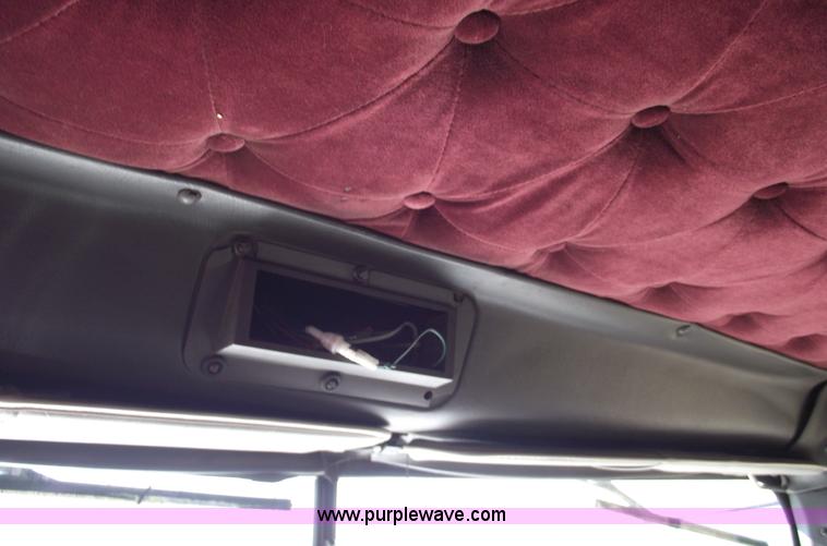 image for item C5753 1993 International 9400 Eagle semi truck