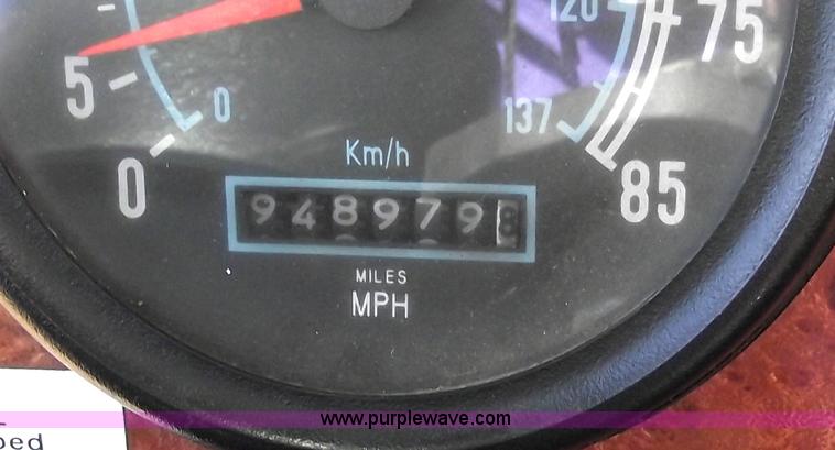 image for item C5753 1993 International 9400 Eagle semi truck