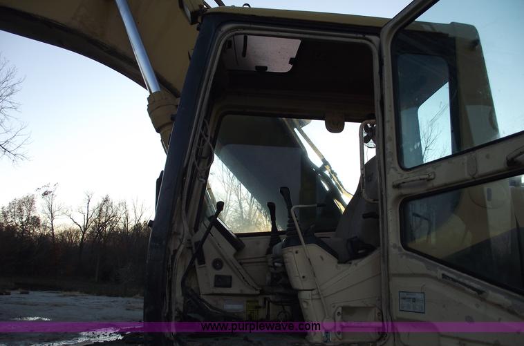 image for item C5794 1992 Caterpillar 325L excavator