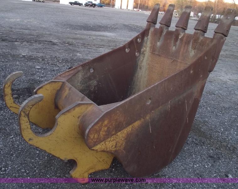image for item C5796 40" excavator bucket with five teeth