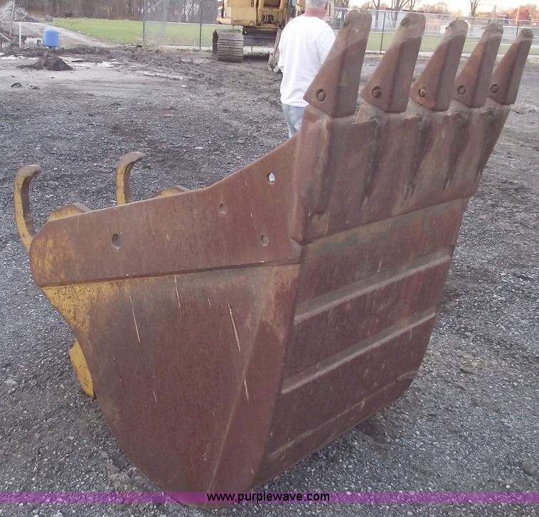 image for item C5796 40" excavator bucket with five teeth