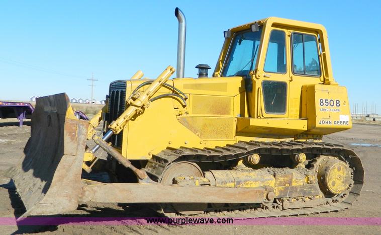 image for item D8609 1988 John Deere 850B Long Track dozer