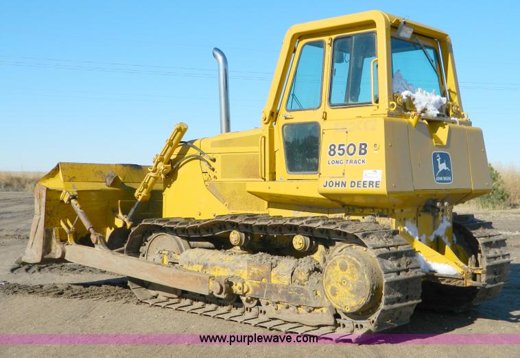 image for item D8609 1988 John Deere 850B Long Track dozer