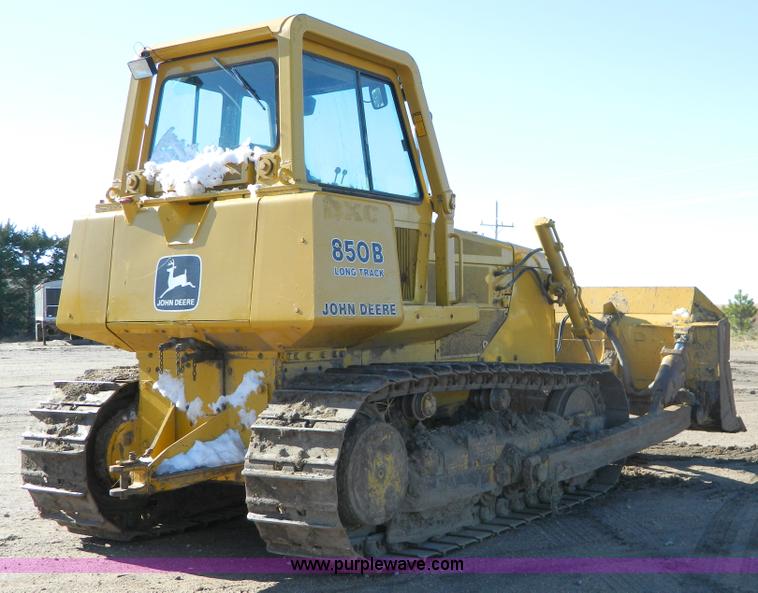 image for item D8609 1988 John Deere 850B Long Track dozer