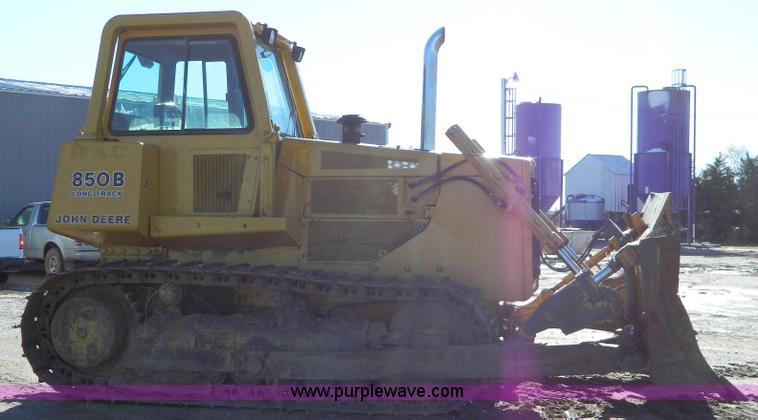 image for item D8609 1988 John Deere 850B Long Track dozer
