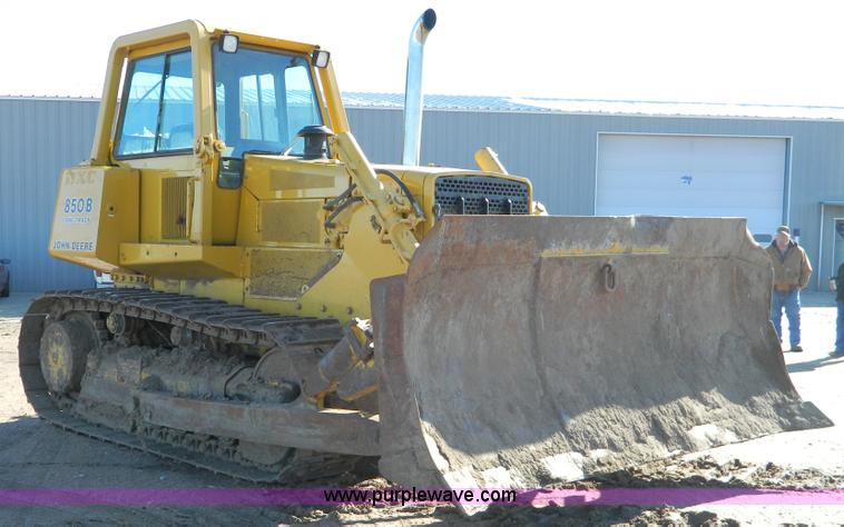 image for item D8609 1988 John Deere 850B Long Track dozer